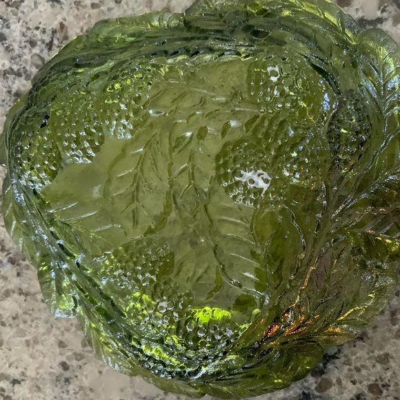 😻 Intricate Green Bowl - Picture 3 of 3